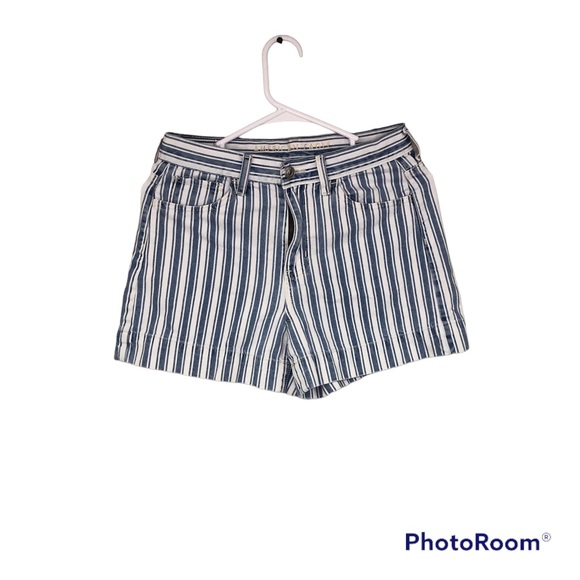 American Eagle Outfitters Pants - American Eagle Size 4 Mom Shorts